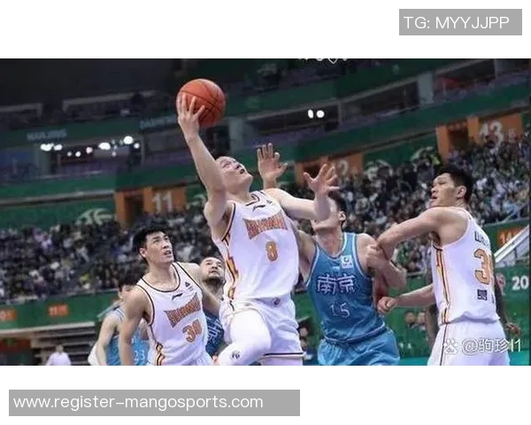 重庆篮球队整体压制体系的战术解析与实战应用探讨